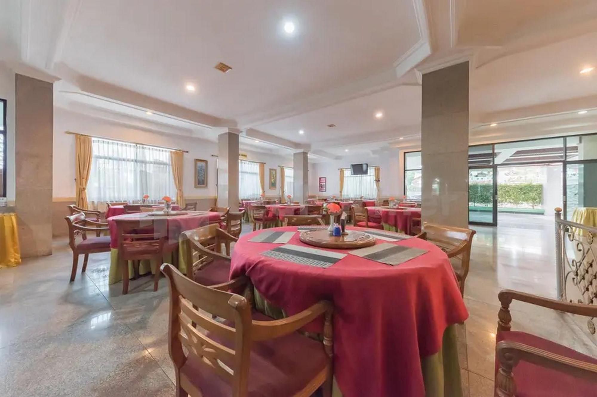 Hotel Ayong Linggarjati Kuningan Mitra Reddoorz Экстерьер фото