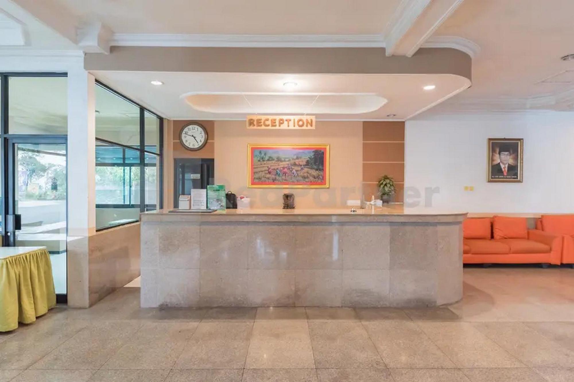Hotel Ayong Linggarjati Kuningan Mitra Reddoorz Экстерьер фото