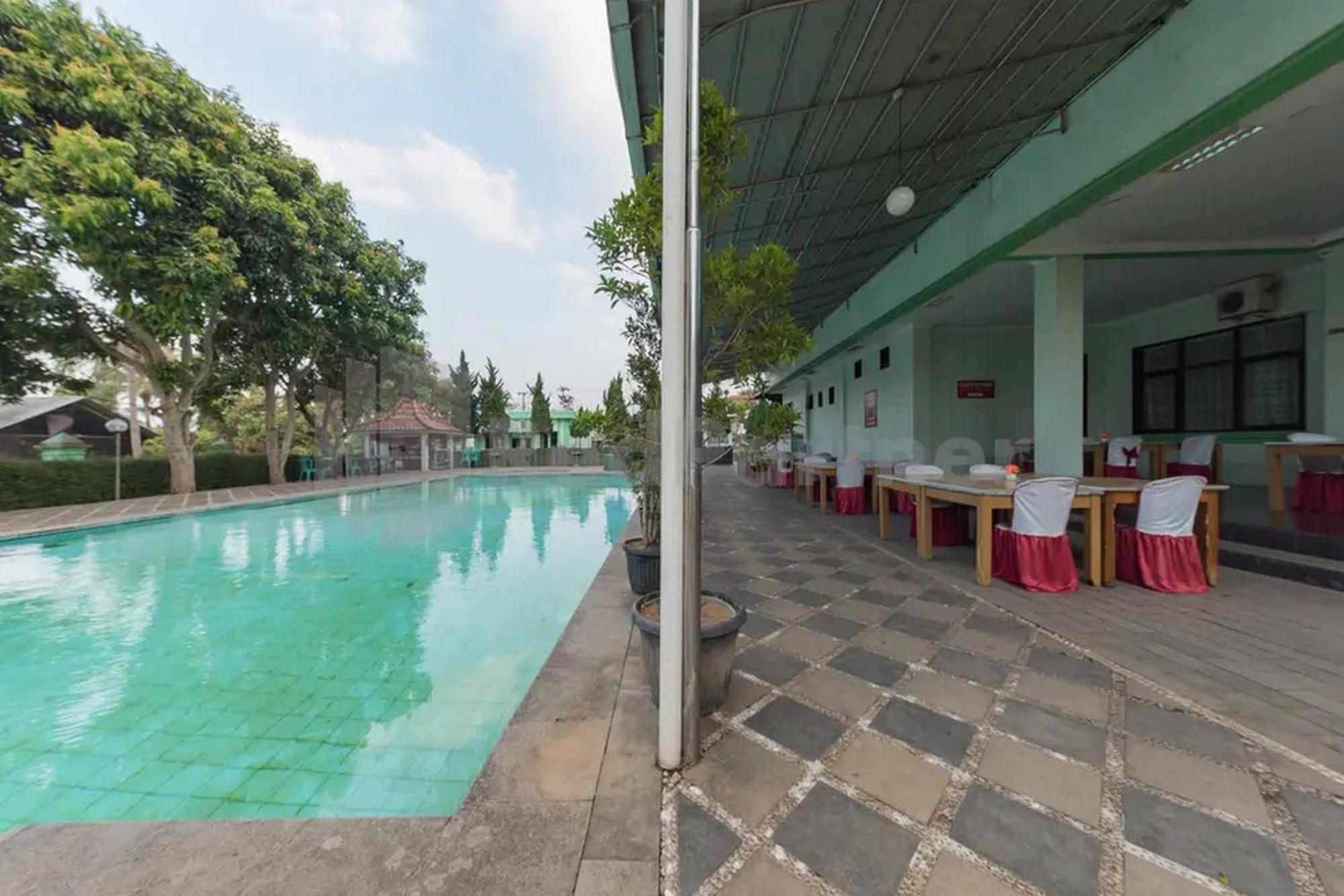 Hotel Ayong Linggarjati Kuningan Mitra Reddoorz Экстерьер фото