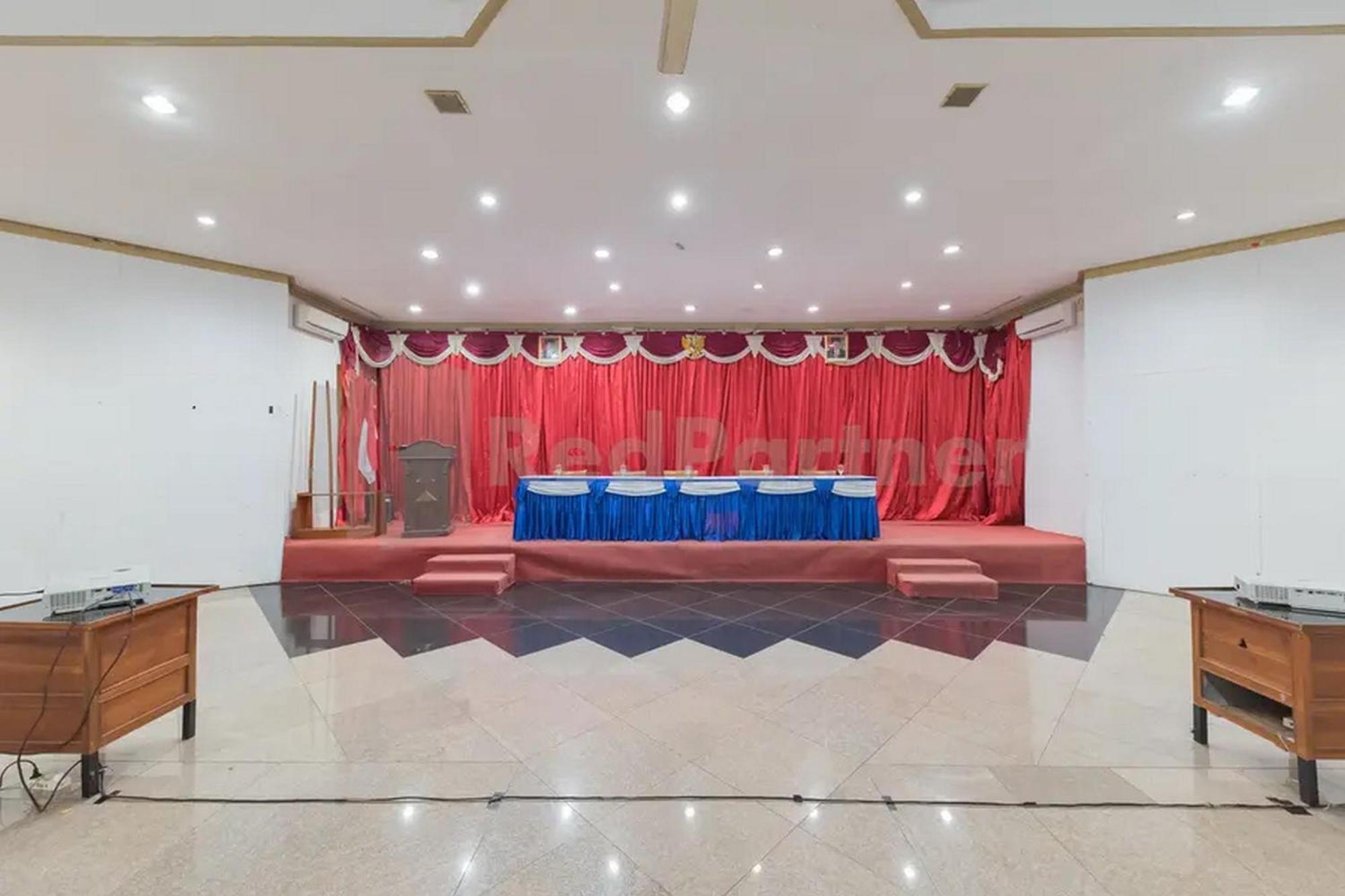 Hotel Ayong Linggarjati Kuningan Mitra Reddoorz Экстерьер фото