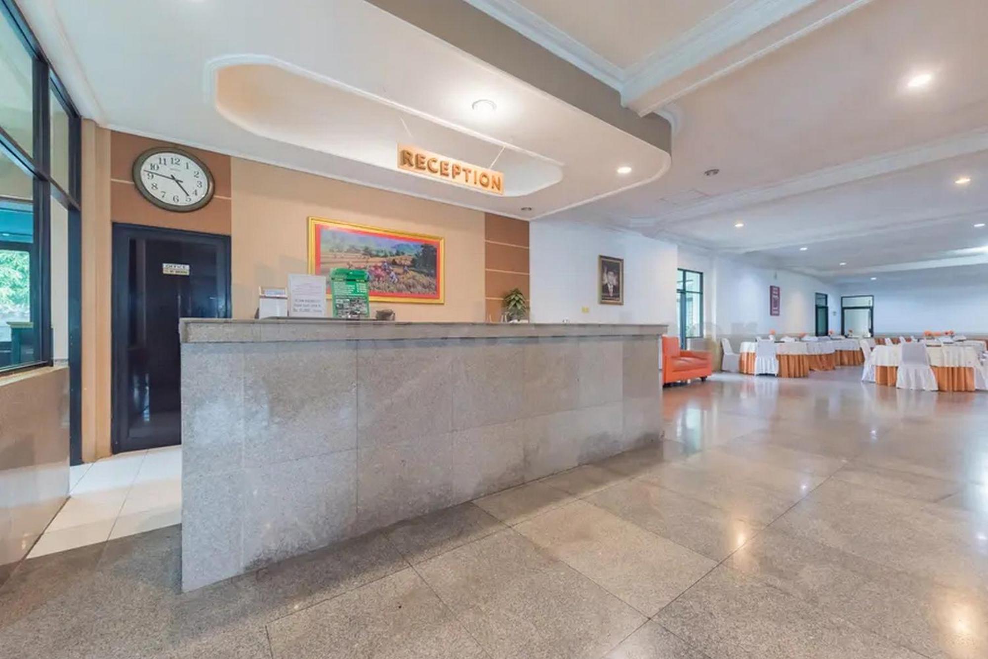 Hotel Ayong Linggarjati Kuningan Mitra Reddoorz Экстерьер фото