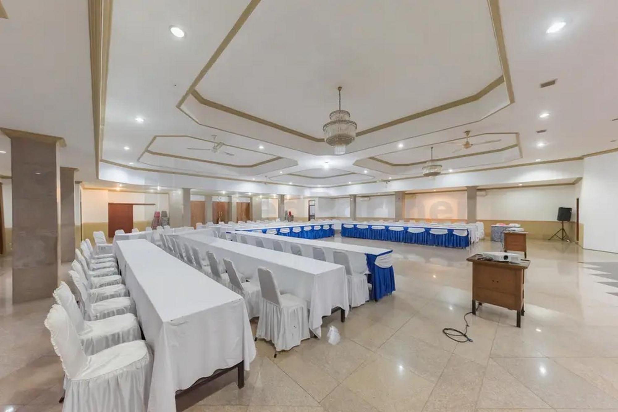 Hotel Ayong Linggarjati Kuningan Mitra Reddoorz Экстерьер фото