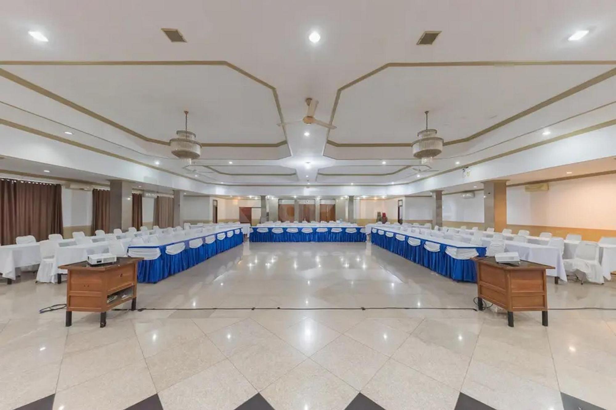 Hotel Ayong Linggarjati Kuningan Mitra Reddoorz Экстерьер фото