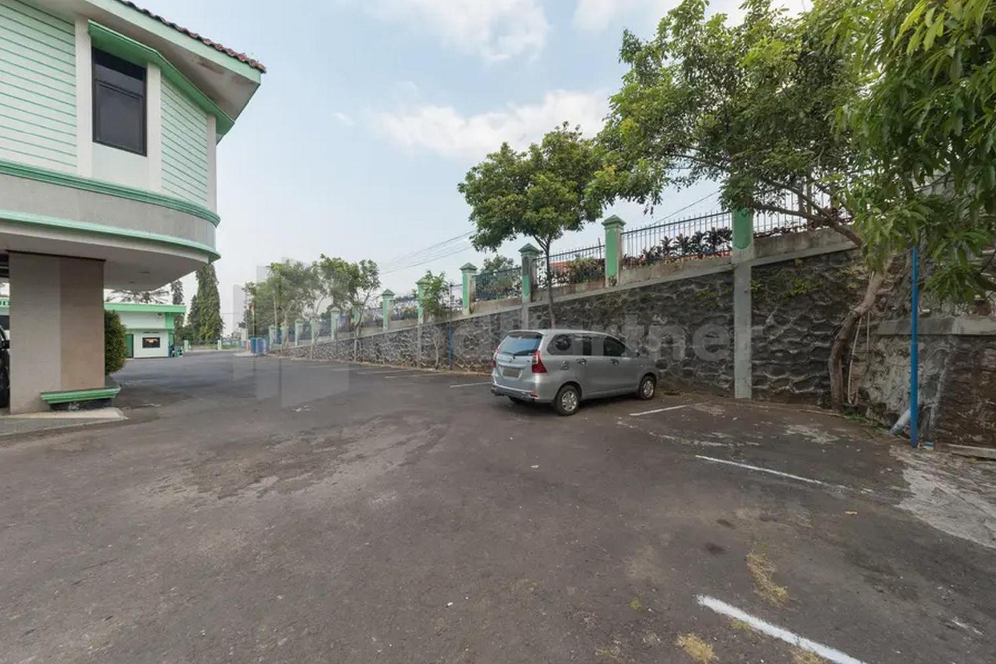 Hotel Ayong Linggarjati Kuningan Mitra Reddoorz Экстерьер фото